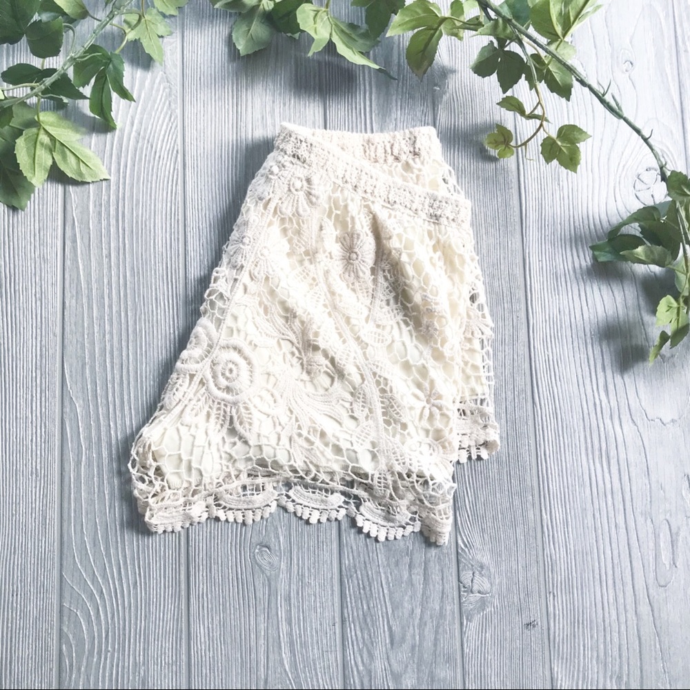 Boho Crochet Shorts | M / L | - Picture 2 of 3